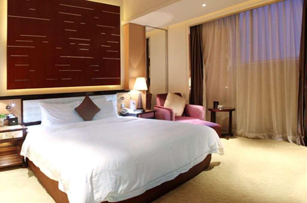 Grand Oriental Hotel Tungkuan Szoba fotó